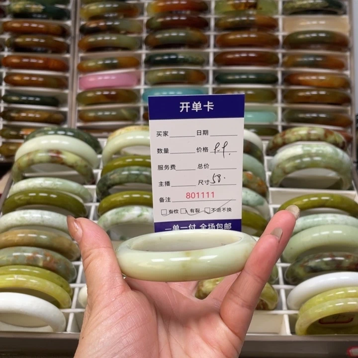 天***落蛇纹石玉未镶嵌手镯
