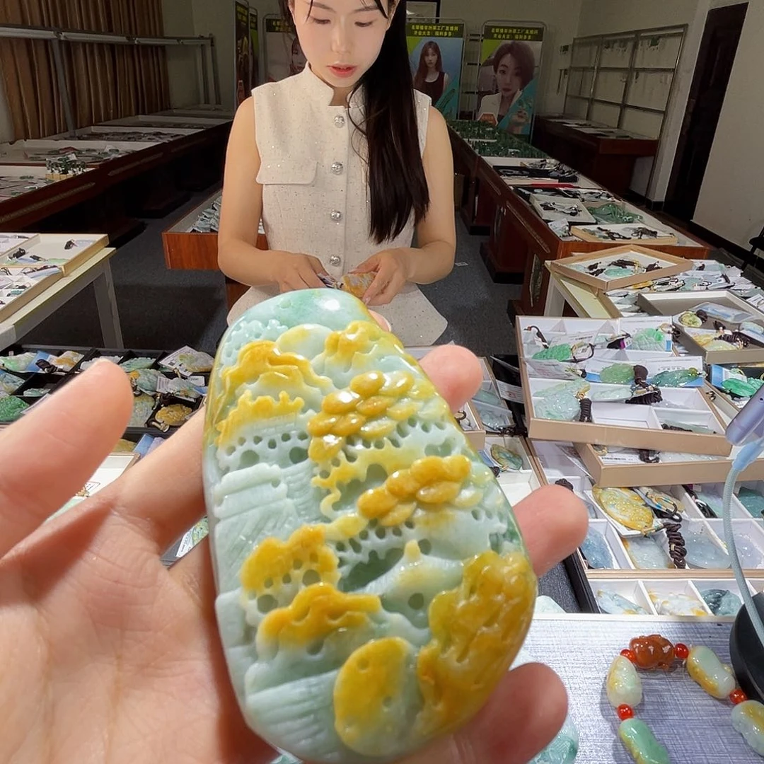 翡翠未镶嵌颈饰一