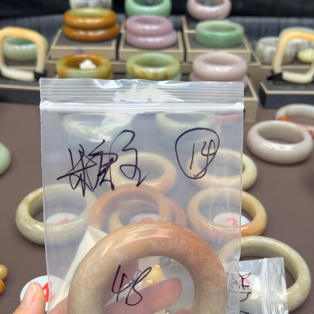 石英质玉手镯合金北****?