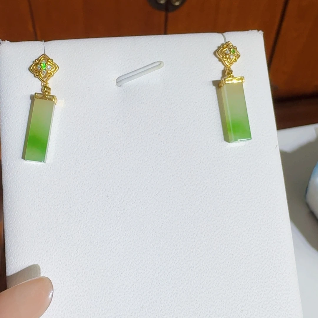 和田玉（翠青玉）18K金镶嵌耳饰翠青耳坠