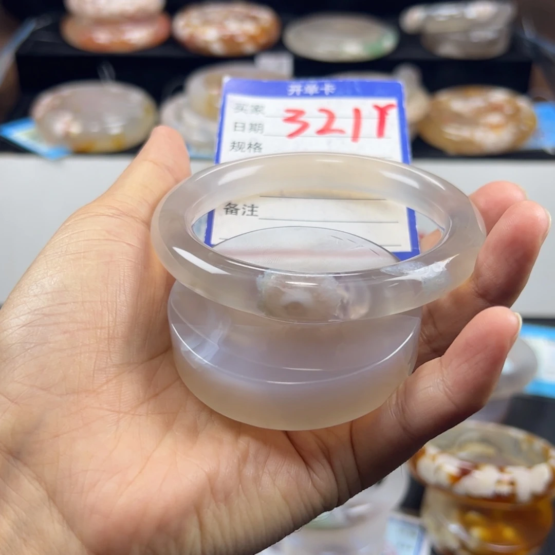 微***安石英质玉未镶嵌手镯