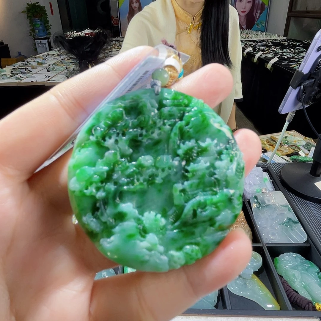 颈饰未镶嵌翡翠一个