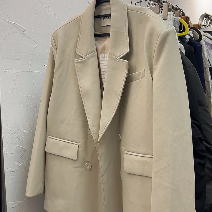 今天新款 杏色皮衣