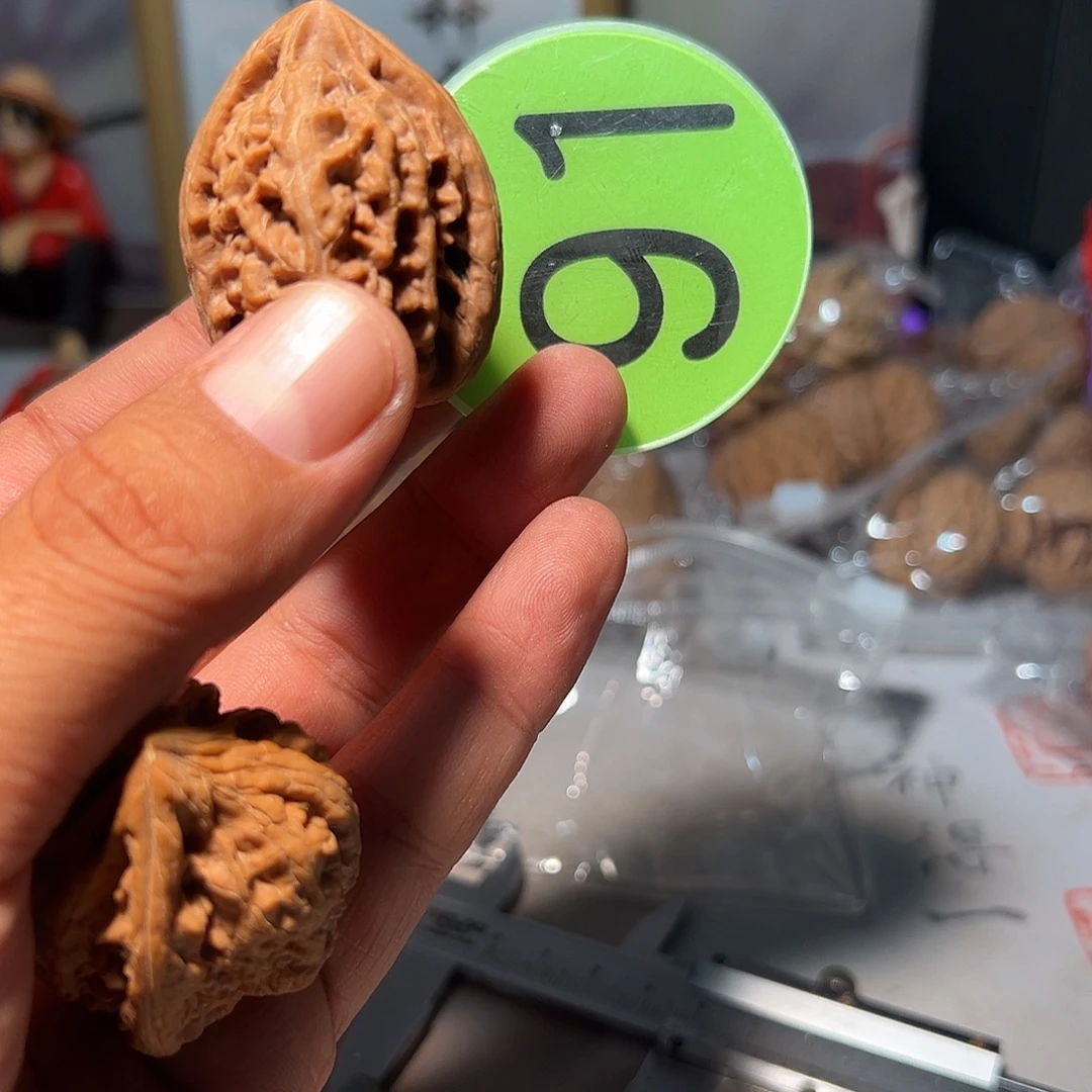 景***夜文玩核桃，绿色91号