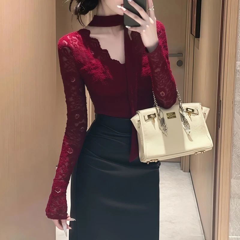 巨好看设计感酒红色上衣秋冬新款2025轻奢高级减龄洋气蕾丝衬衫