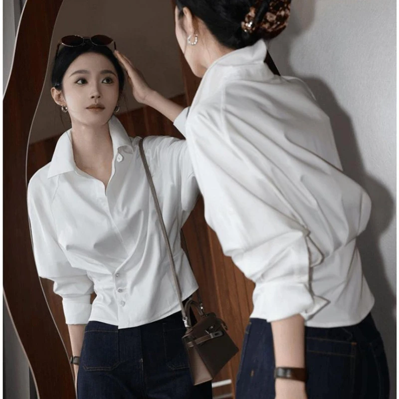 早秋清爽通勤穿搭上衣法式轻熟高级感不撞款洋气减龄白色收腰毛衣