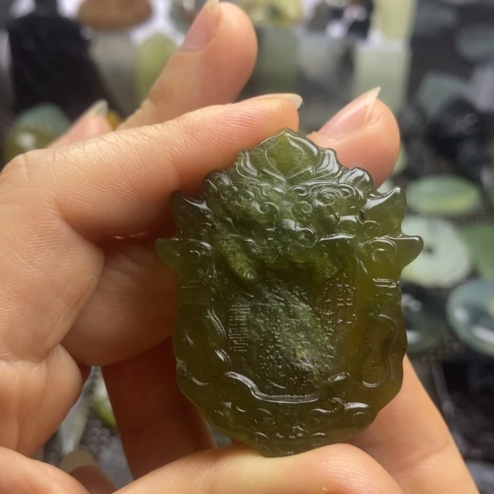 合金蛇纹石玉颈饰