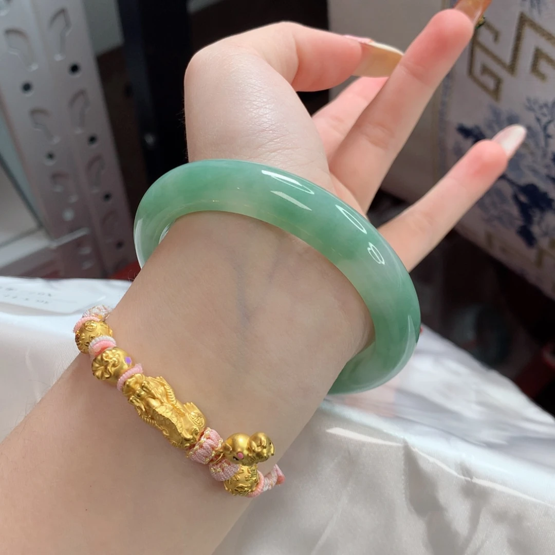 翡翠手镯未镶嵌56.5起胶绿底飘花正圈～