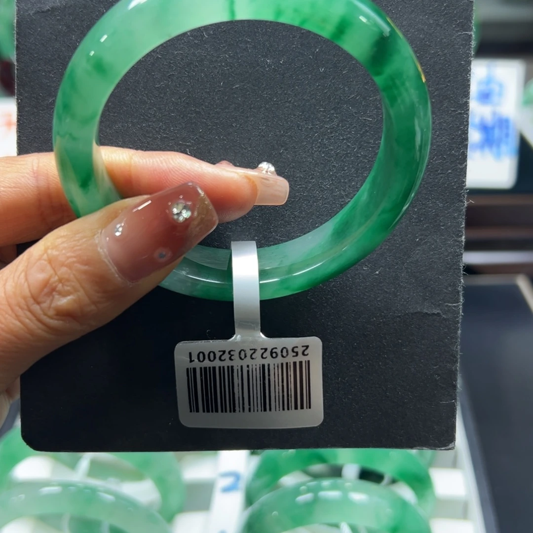 蜜***兔石英质玉（非洲翠）未镶嵌手镯