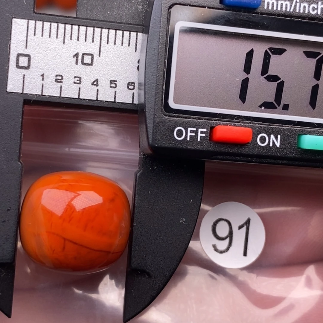 南红玛瑙未镶嵌配饰有瑕疵