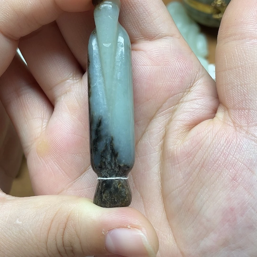 胡***江和田玉未镶嵌挂件