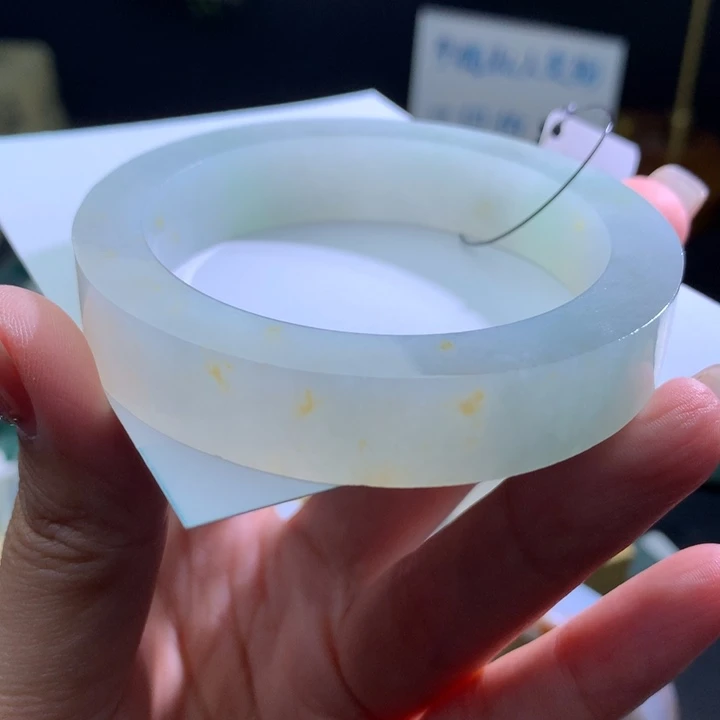 定制翡翠未镶嵌翡翠手镯