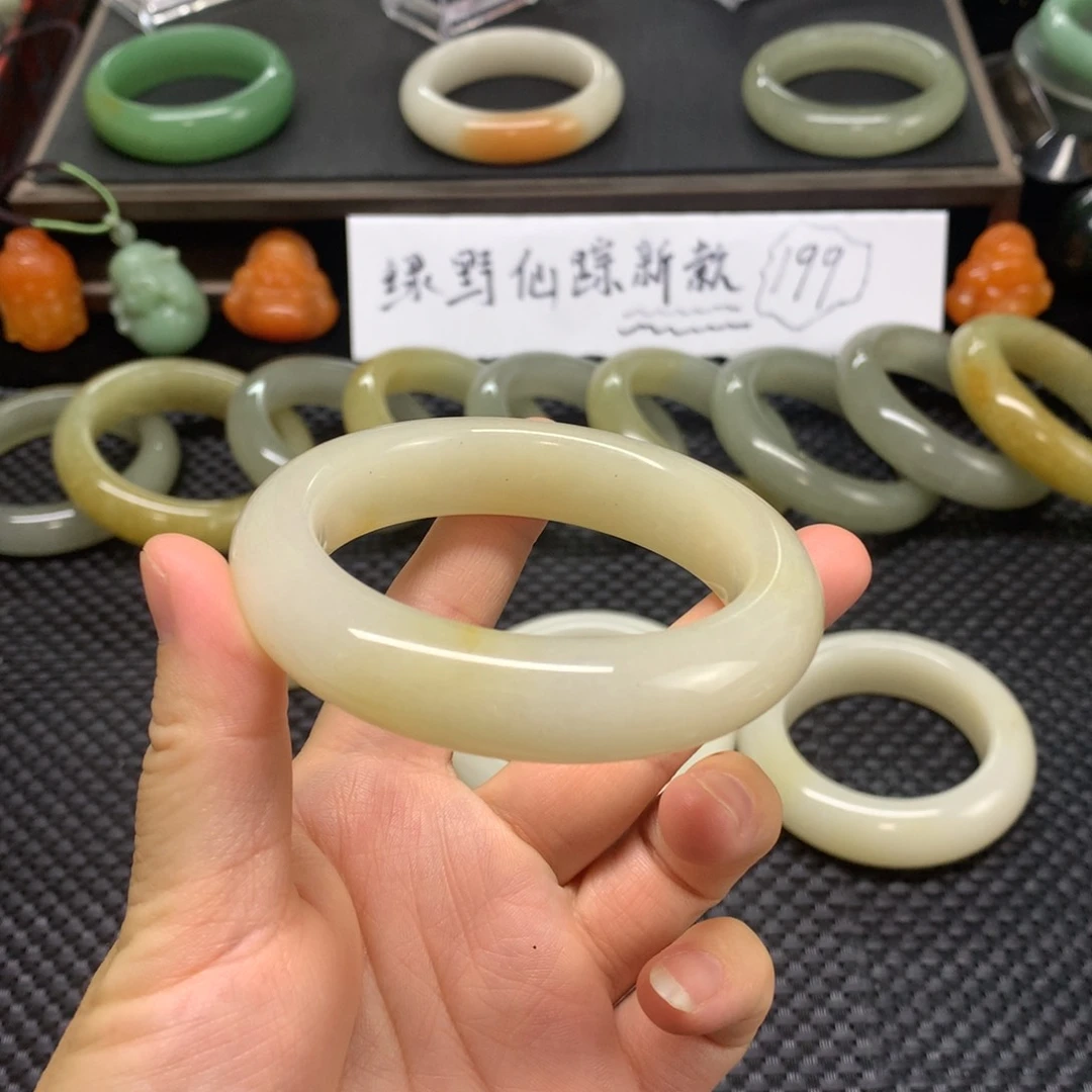 石英质玉手镯未镶嵌