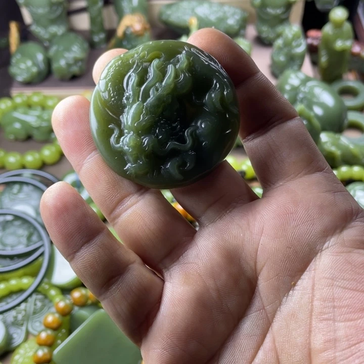 岫岩老玉（透闪石质玉）未镶嵌颈饰