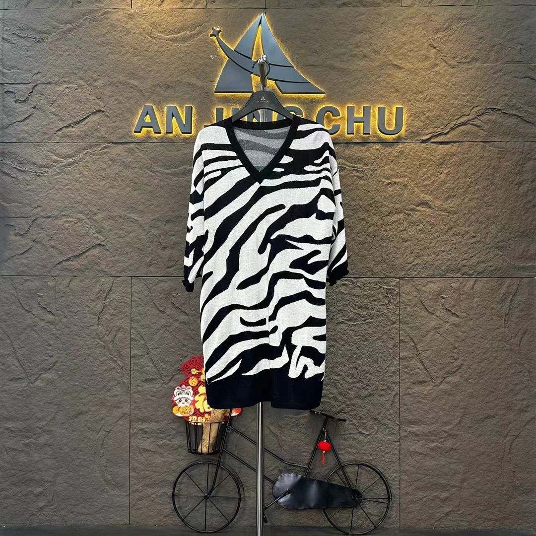 9 春季黑白条纹洋气显瘦休闲简约中长款针织连衣裙