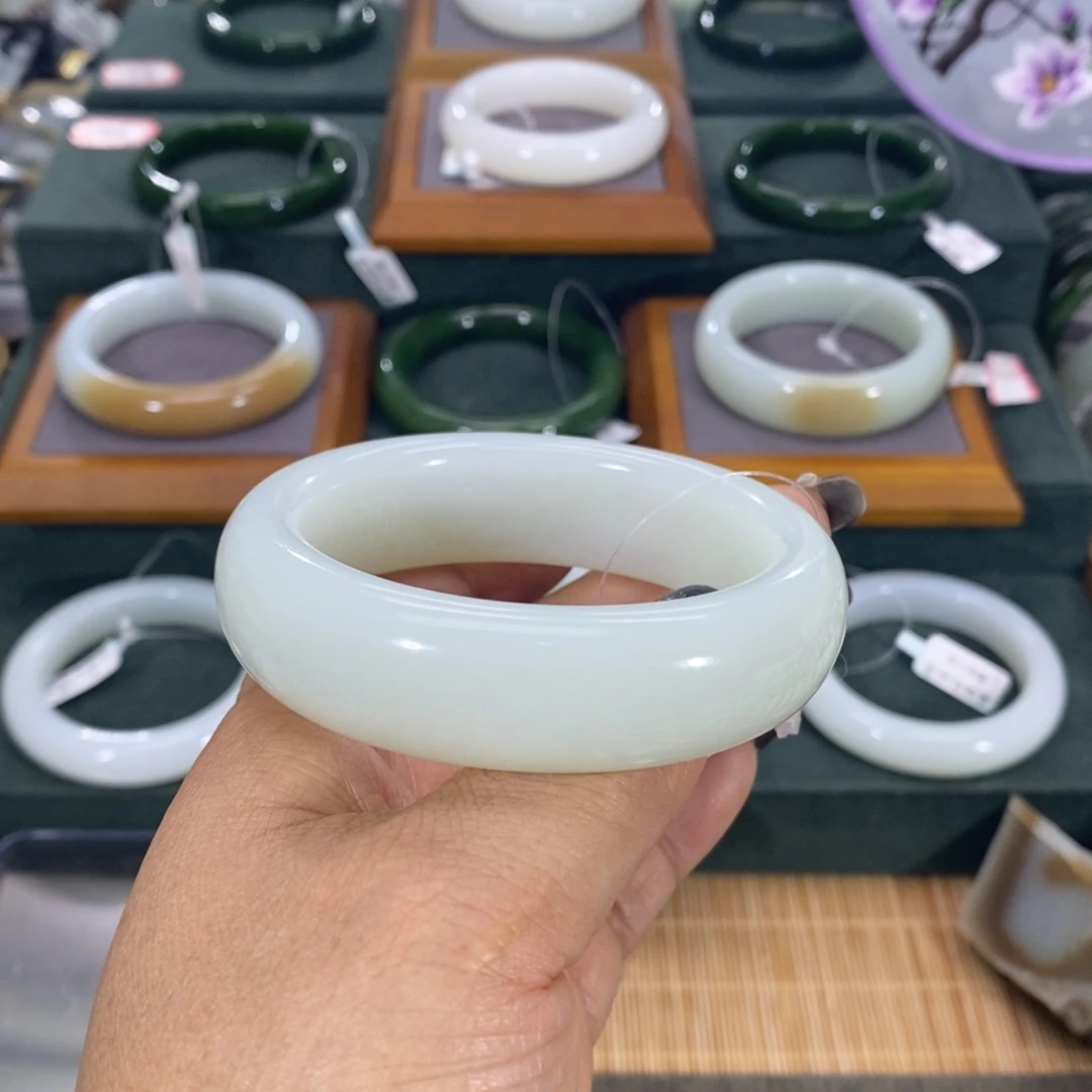 和田玉手镯未镶嵌