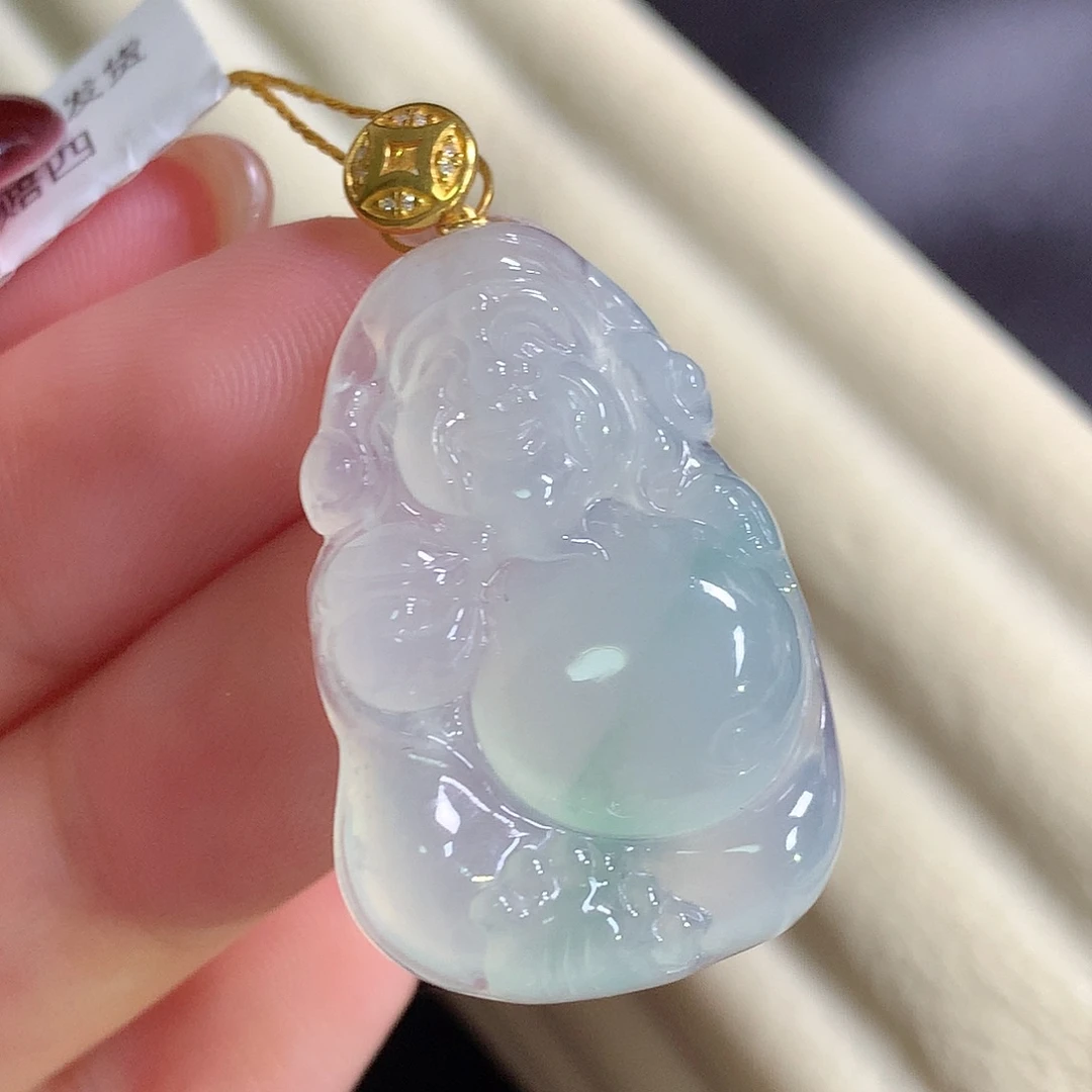 翡翠18K金镶嵌颈饰财神