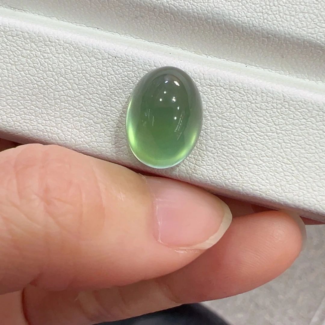 葡萄石未镶嵌珠宝半成品8.4ct绿