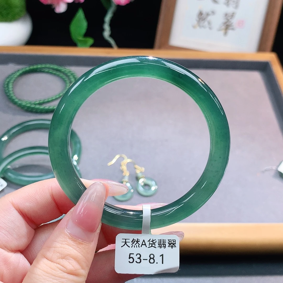 未镶嵌手镯（圆镯）翡翠