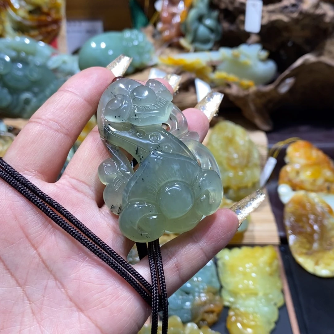 蛇纹石玉颈饰未镶嵌