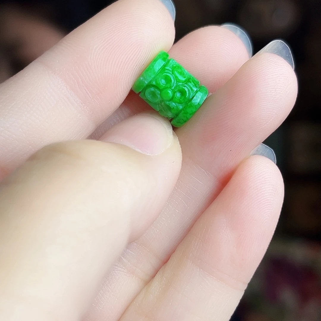 翡翠未镶嵌颈饰多样性