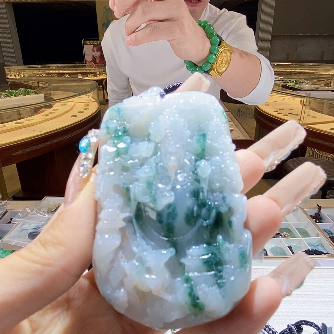 翡翠颈饰未镶嵌翡翠