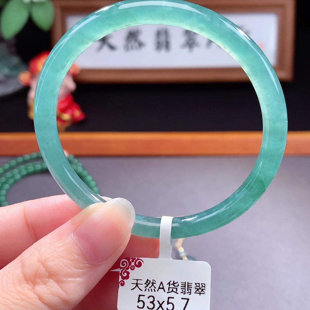 未镶嵌手镯（圆镯）翡翠