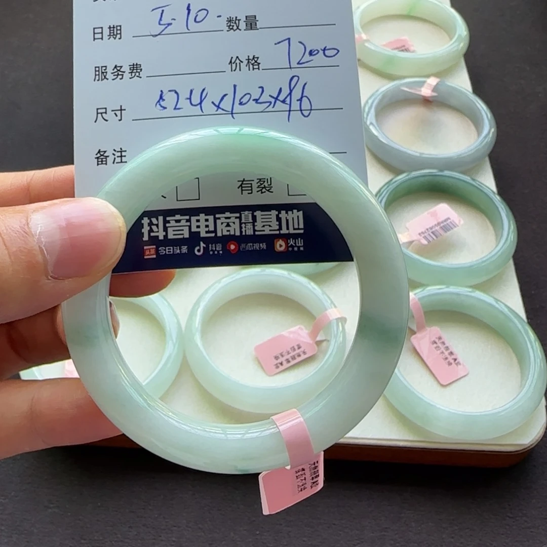翡翠手镯未镶嵌天然A货翡翠手镯