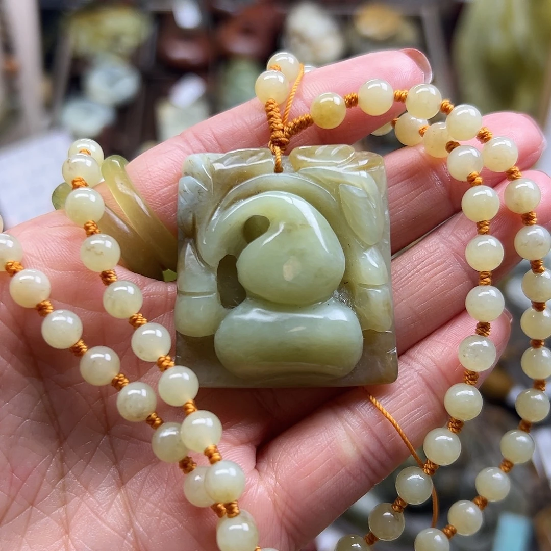 岫岩老玉（透闪石质玉）未镶嵌颈饰老玉葫芦链子也是老玉