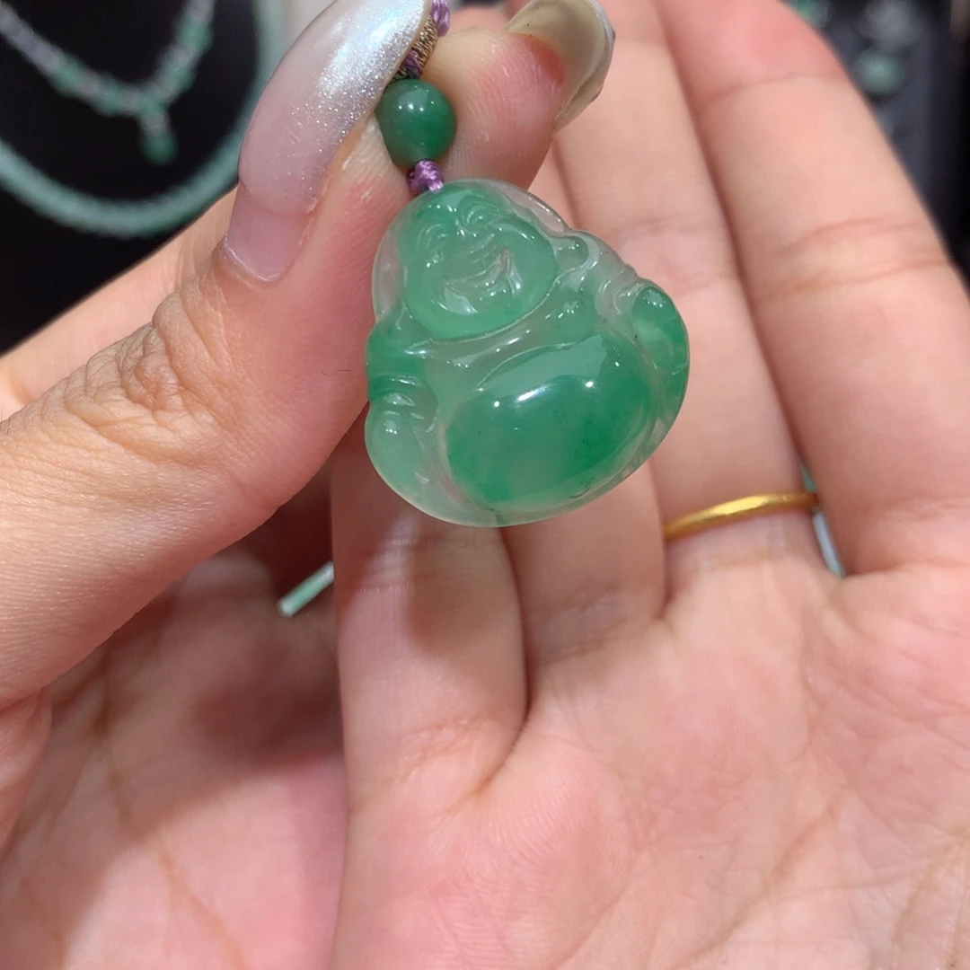 颈饰未镶嵌石英质玉（非洲翠）