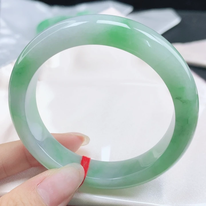 翡翠未镶嵌手镯缅甸56.7胶润细腻飘阳绿正圈