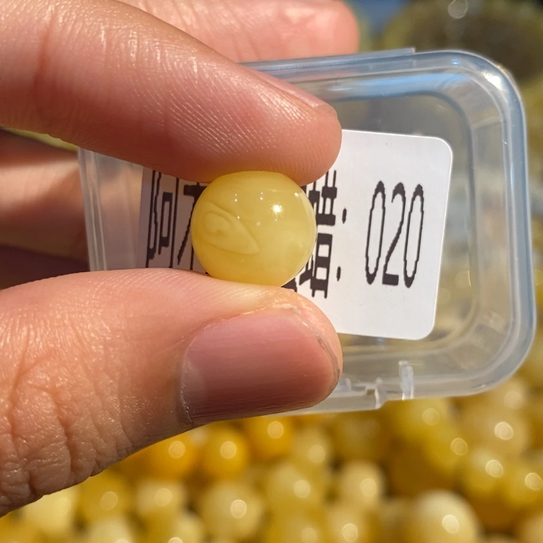 蜜蜡未镶嵌珠宝奇石020