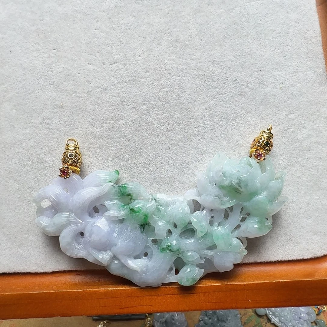 翡翠未镶嵌吊坠(赠链)