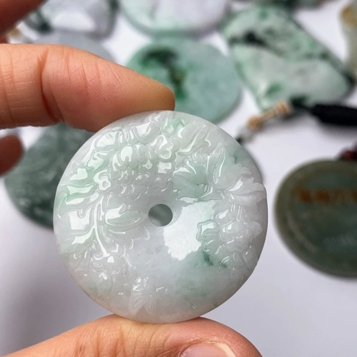 翡翠未镶嵌颈饰翡翠