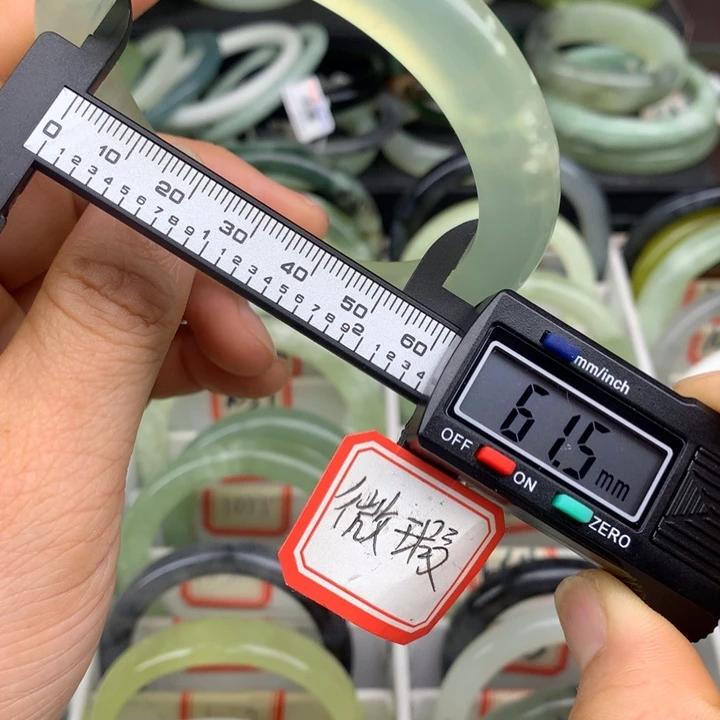 蛇纹石玉未镶嵌手镯1068