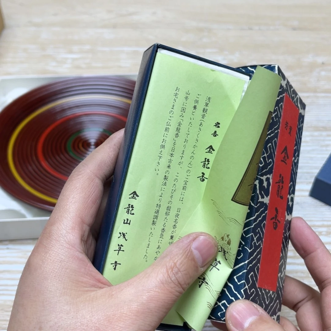 瓷片?**言密密麻麻地排列着一个