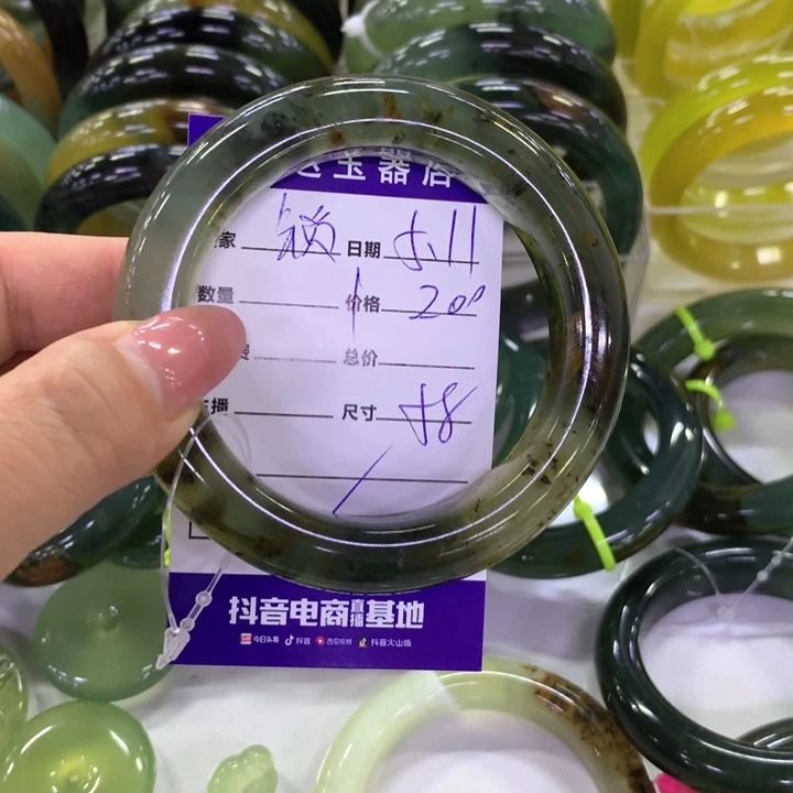 岫玉未镶嵌手镯锁*