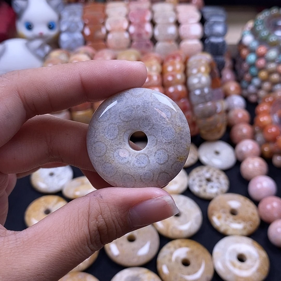 硅化珊瑚（珊瑚玉）吊坠未镶嵌树**兔