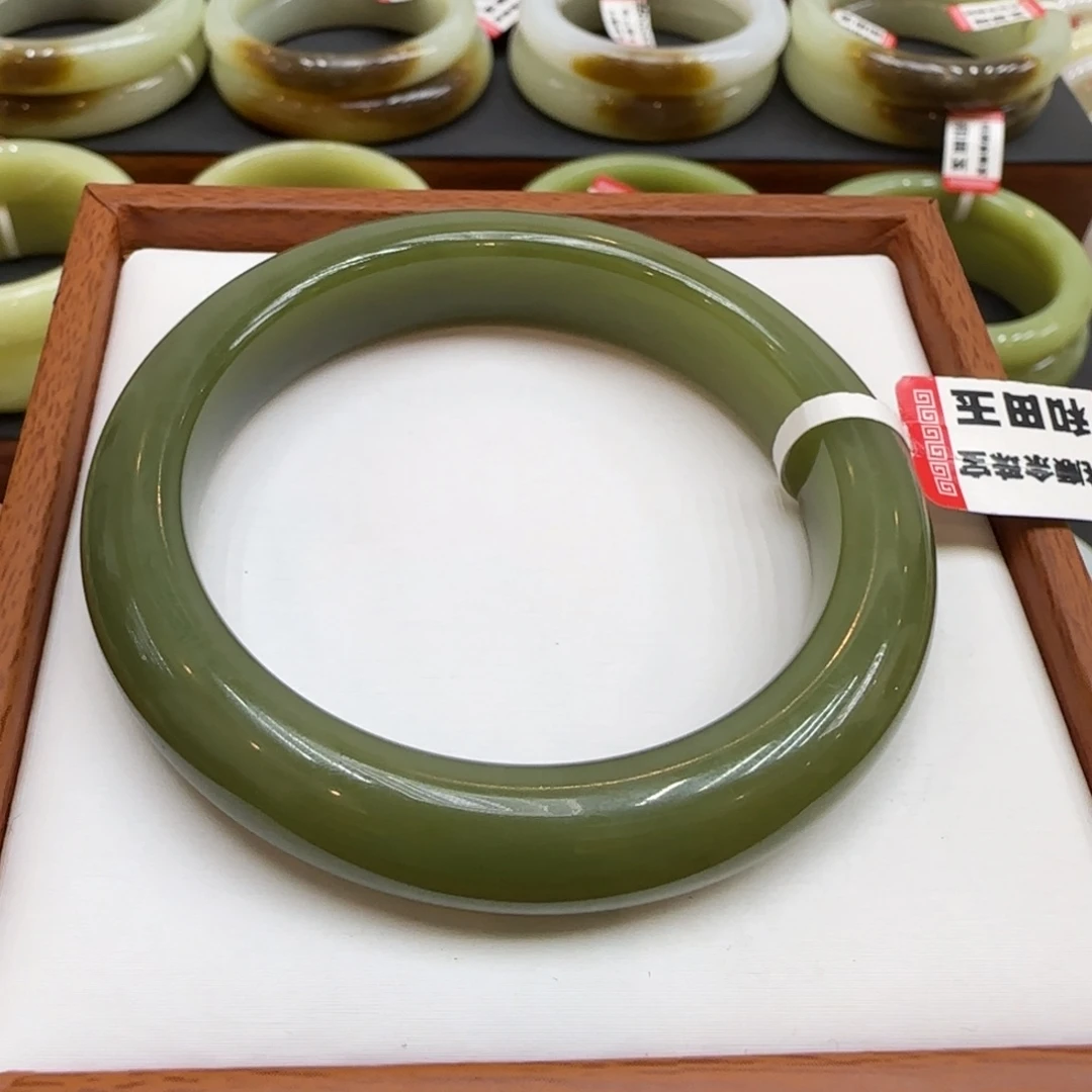 未镶嵌手镯和田玉莉