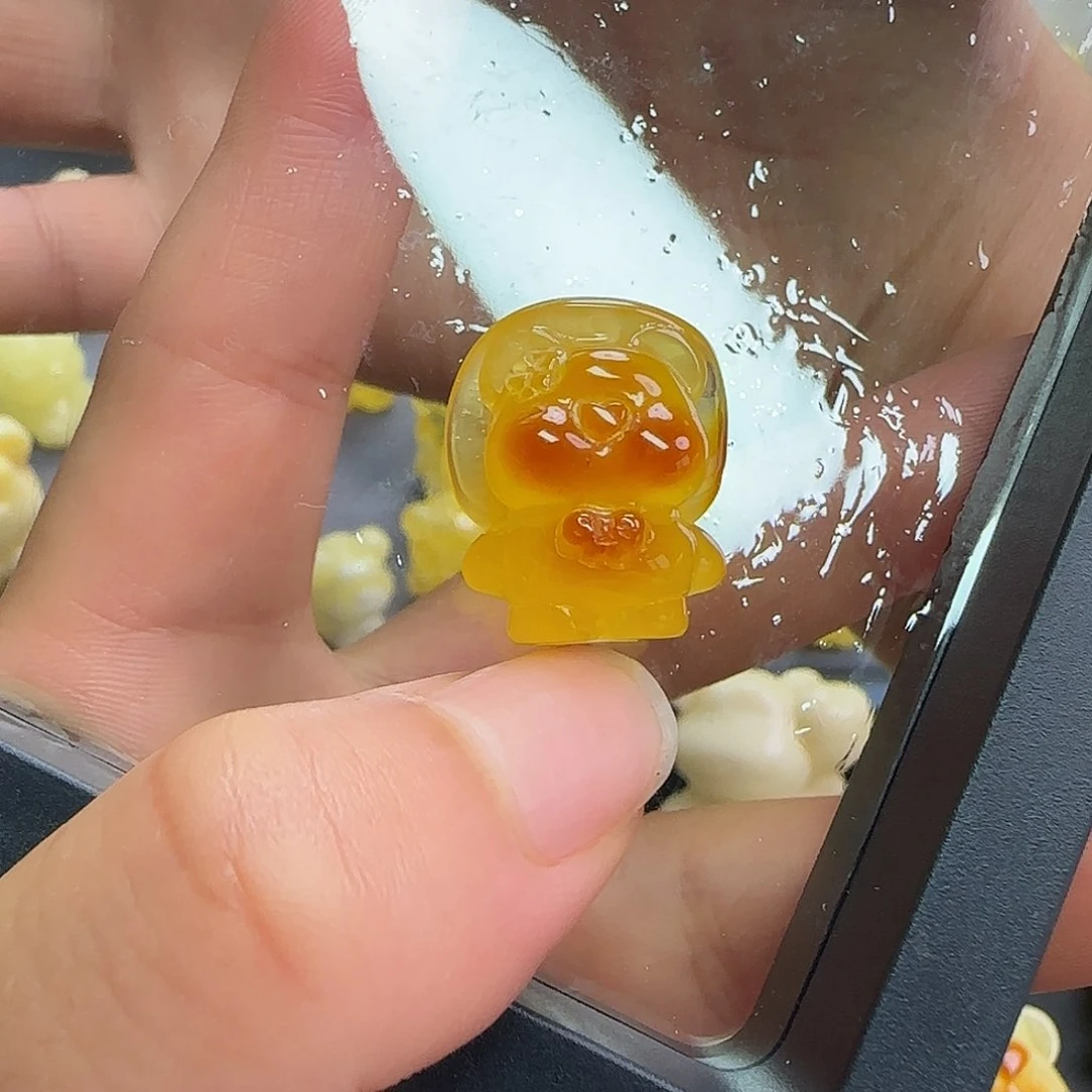 未镶嵌琥珀珠宝奇石