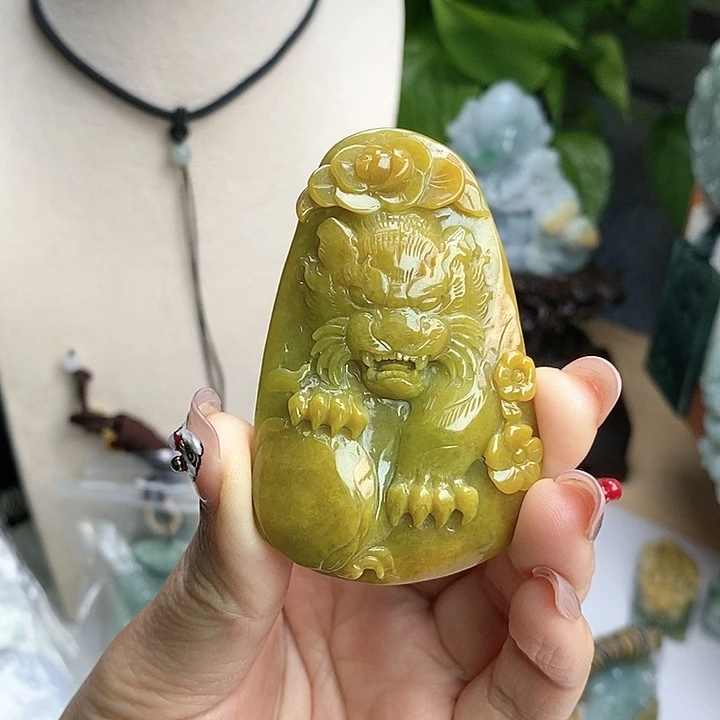 翡翠颈饰未镶嵌虎牌