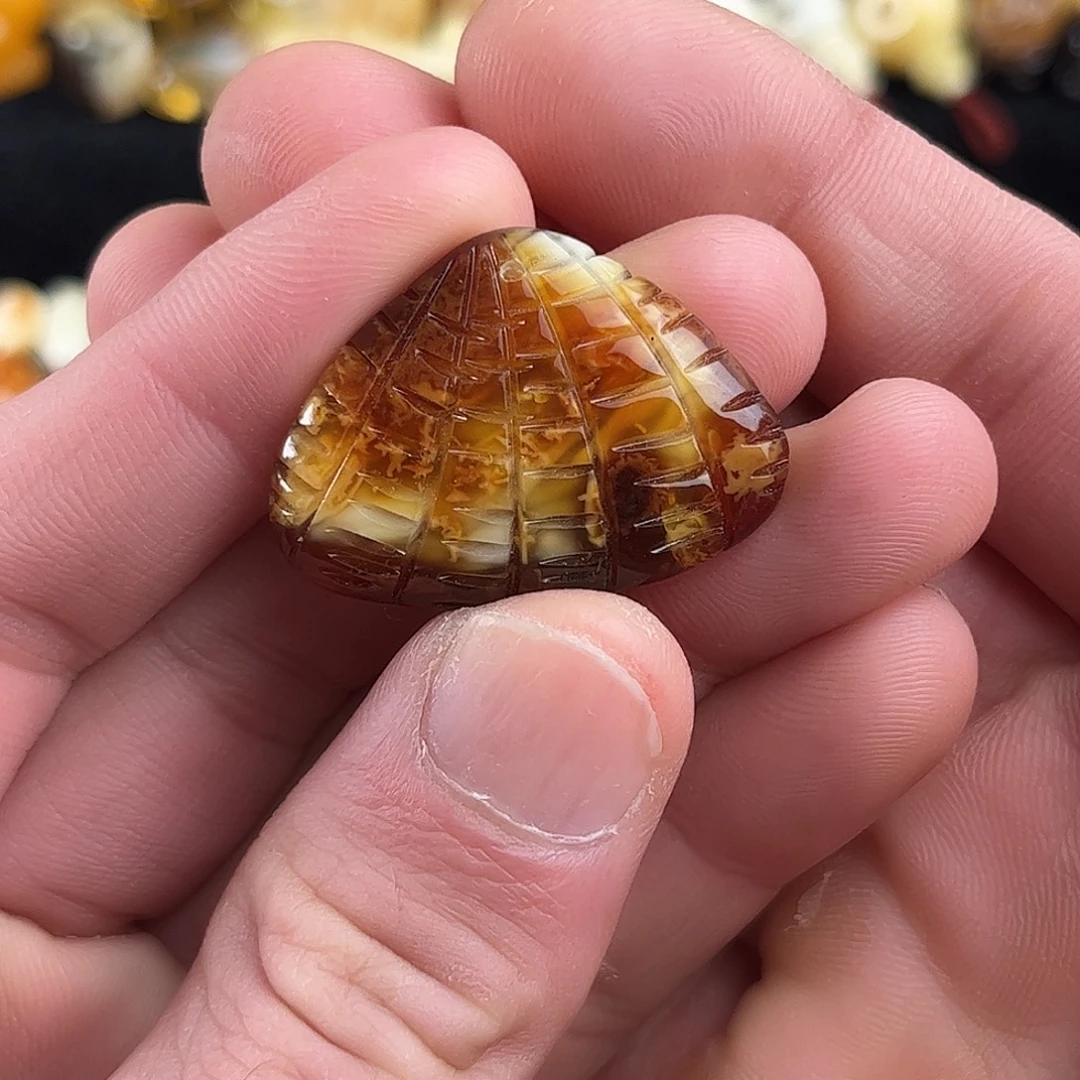 蜜蜡未镶嵌珠宝奇石