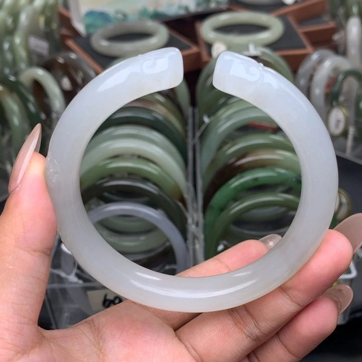 未镶嵌手镯和田玉61