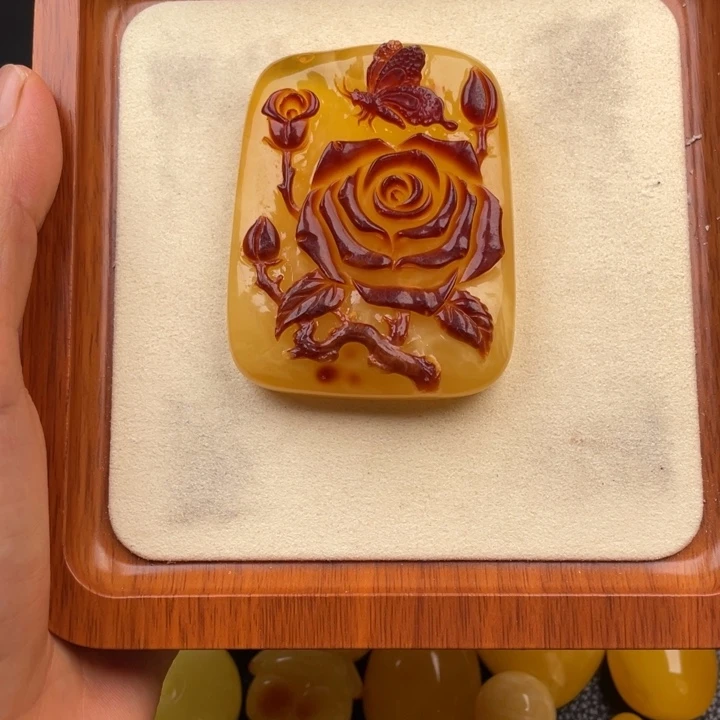 琥珀未镶嵌颈饰好