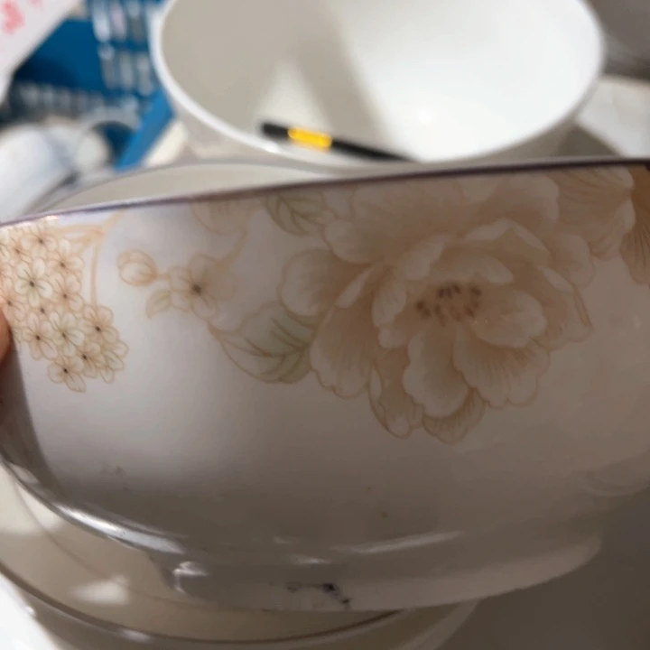 尘**粒A5金色花大汤碗一个