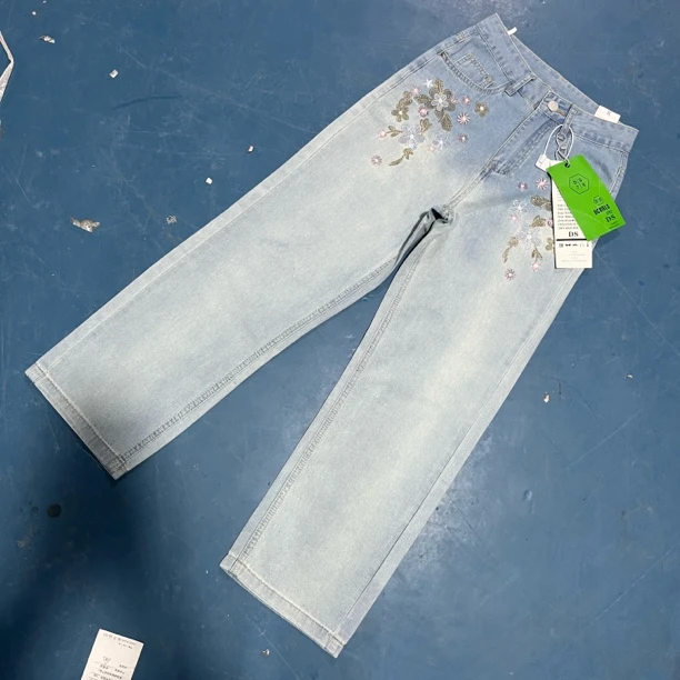 新款春款窄版直筒裤显瘦穿搭牛仔裤