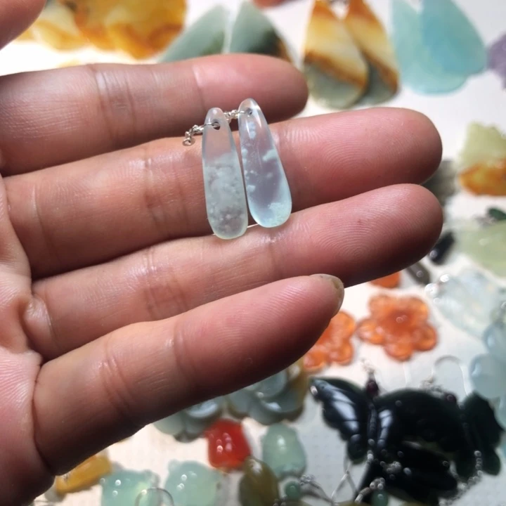 蛇纹石玉未镶嵌耳钉