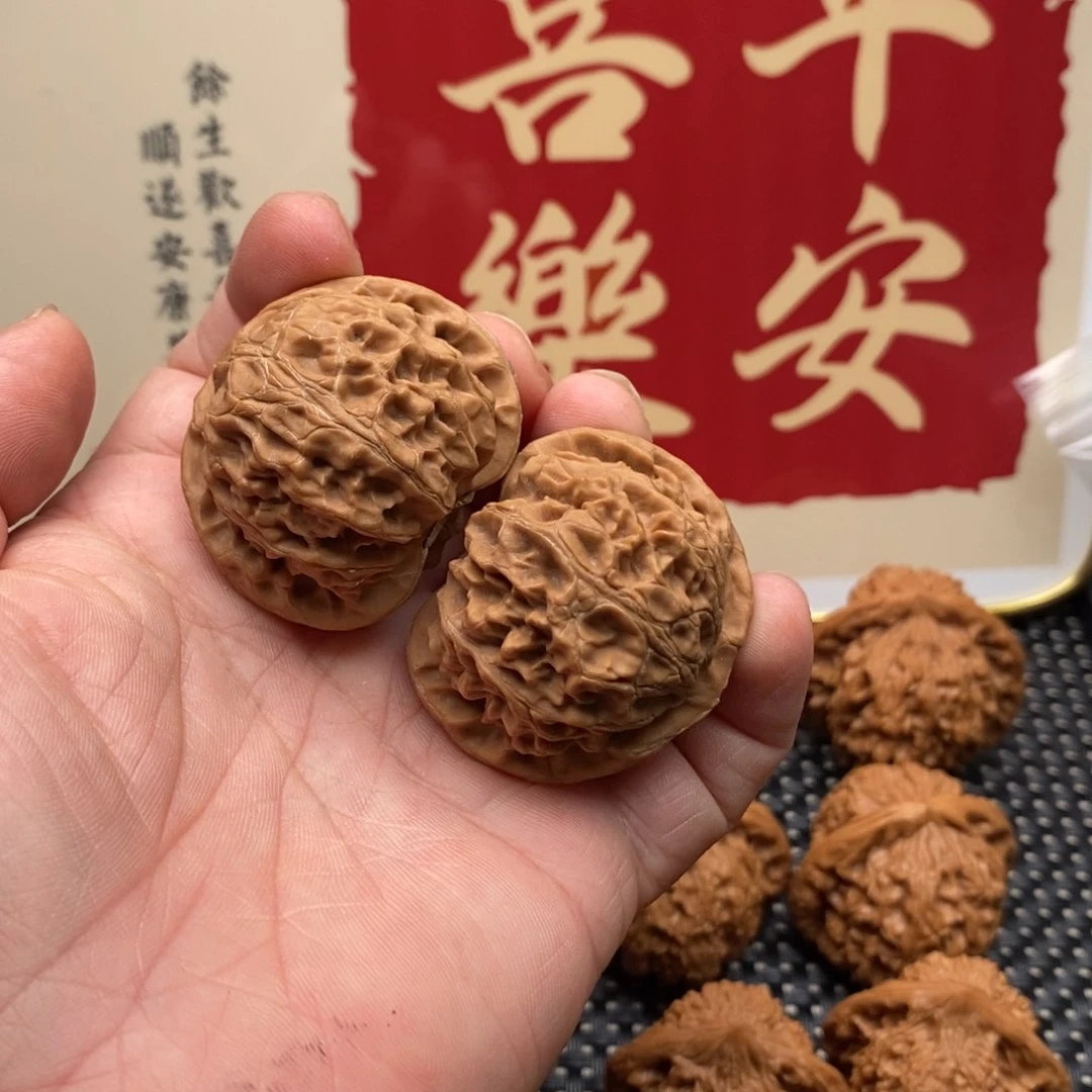文玩核桃把件宫灯