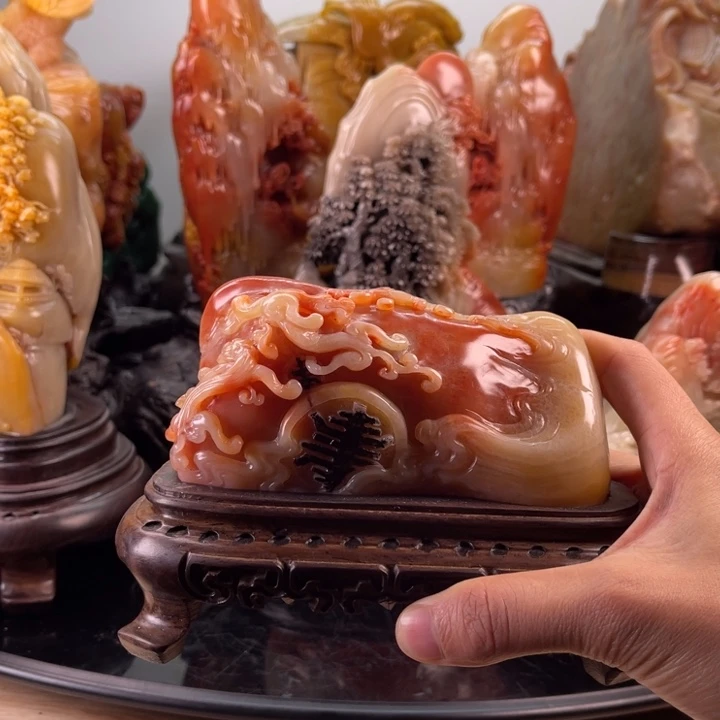 寿山石螭䗂戏珠摆件