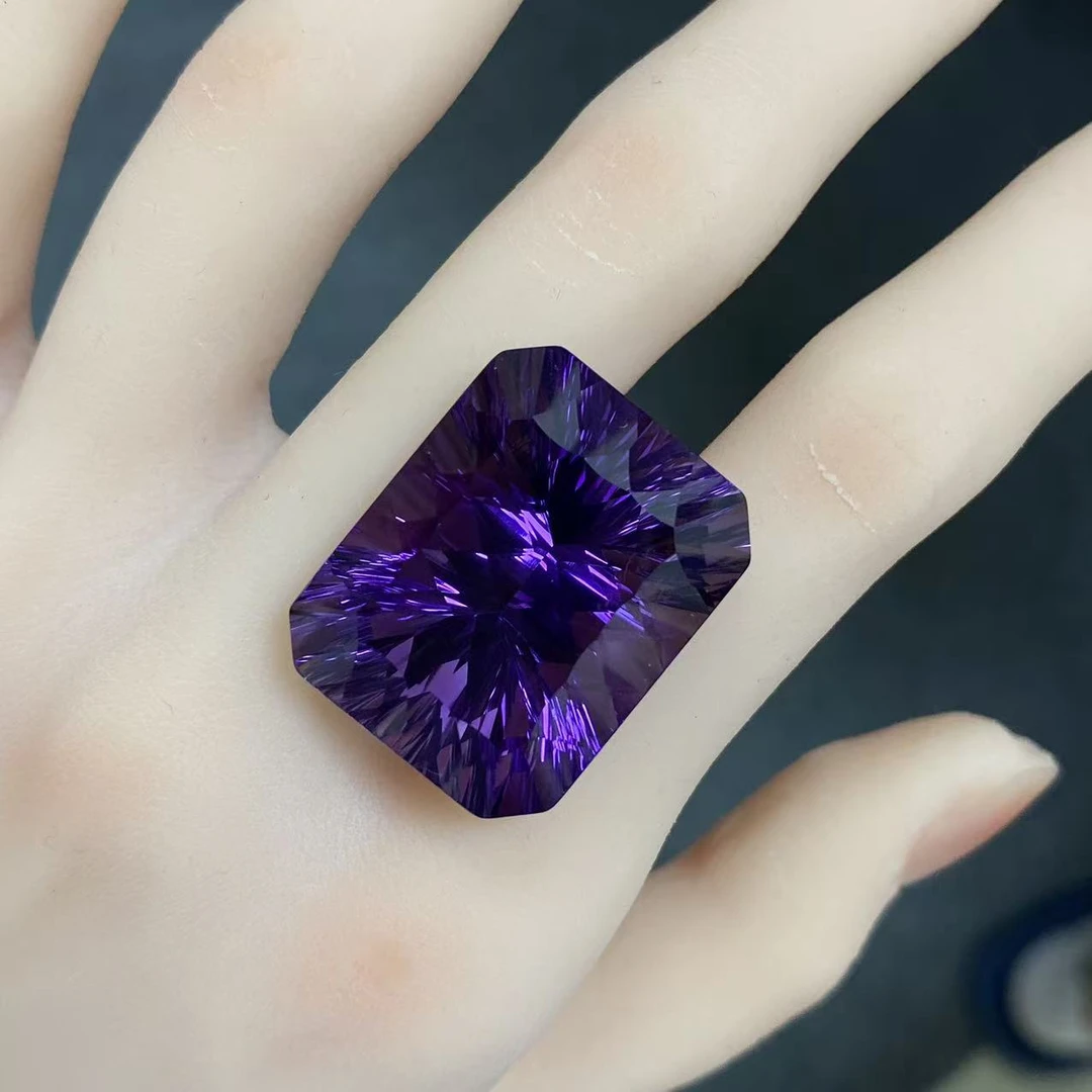 68.8克拉千玺切帝王紫紫水晶，璀璨迷人之选女士